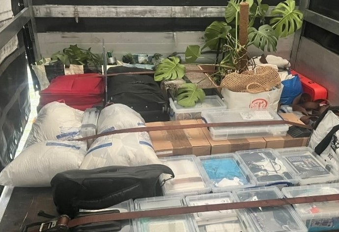 VANonsite's VAN loaded with relocation intems to Belgium