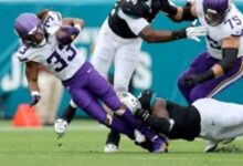 aaron jones injury​